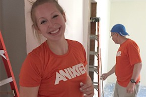 A Anixter volunteer is happy to help at the Lake Country Habitat site