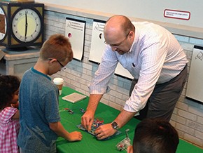 Eric Bulington, VP of Marketing & Inventory Management at Anixter, teaches children about STEM.