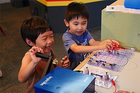 Children learning about STEAM at the Kohl Children's Museum