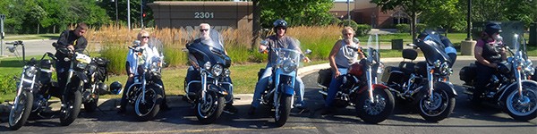 11 amateurs de moto ont roulé sur 160 milles pour recueillir des fonds pour l'ADA